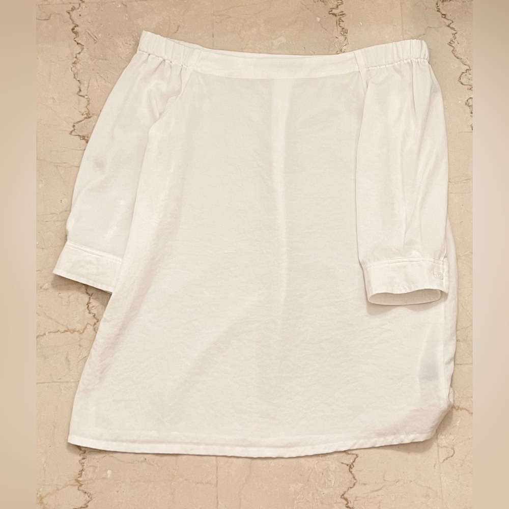 Shinestar Off the Shoulders white Top with buttons on each sleeve end